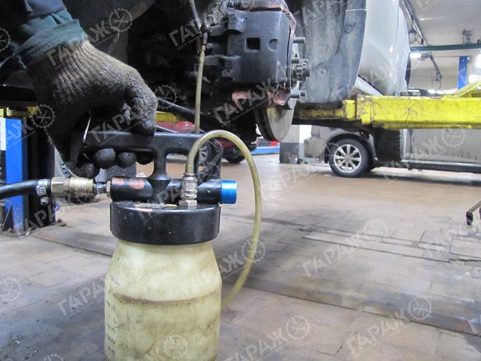 Замена тормозной жидкости в Nissan Qashqai | тюнинг и ремонт тормозов Nissan Qashqai